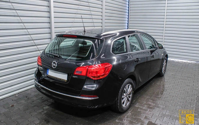 Opel Astra cena 24777 przebieg: 211000, rok produkcji 2015 z Warszawa małe 352